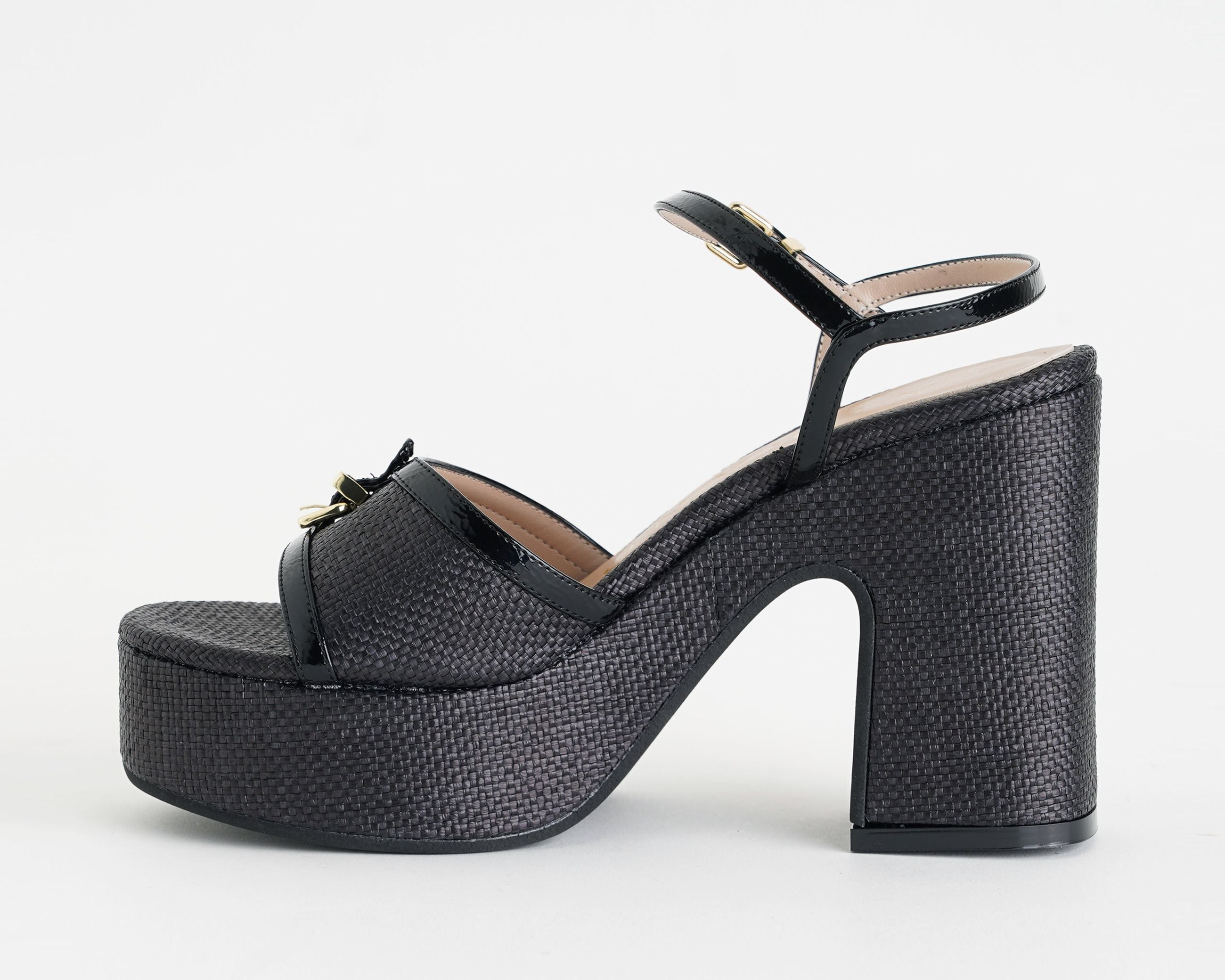 Sandalo con plateau Albano 5574 nero da donna, tomaia in rafia e cinturino regolabile, plateau 3 cm