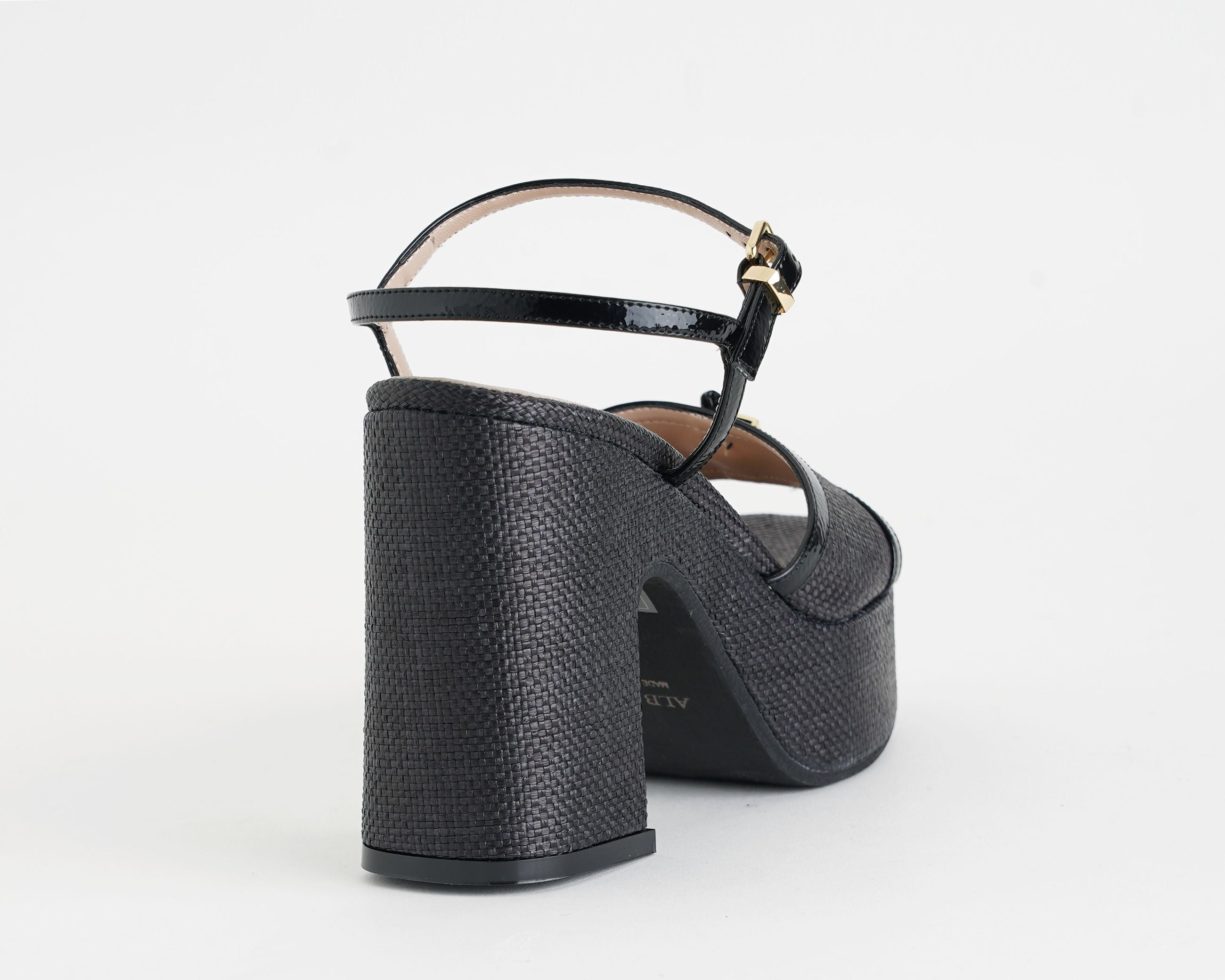 Sandalo con plateau Albano 5574 nero da donna, tomaia in rafia e cinturino regolabile, plateau 3 cm