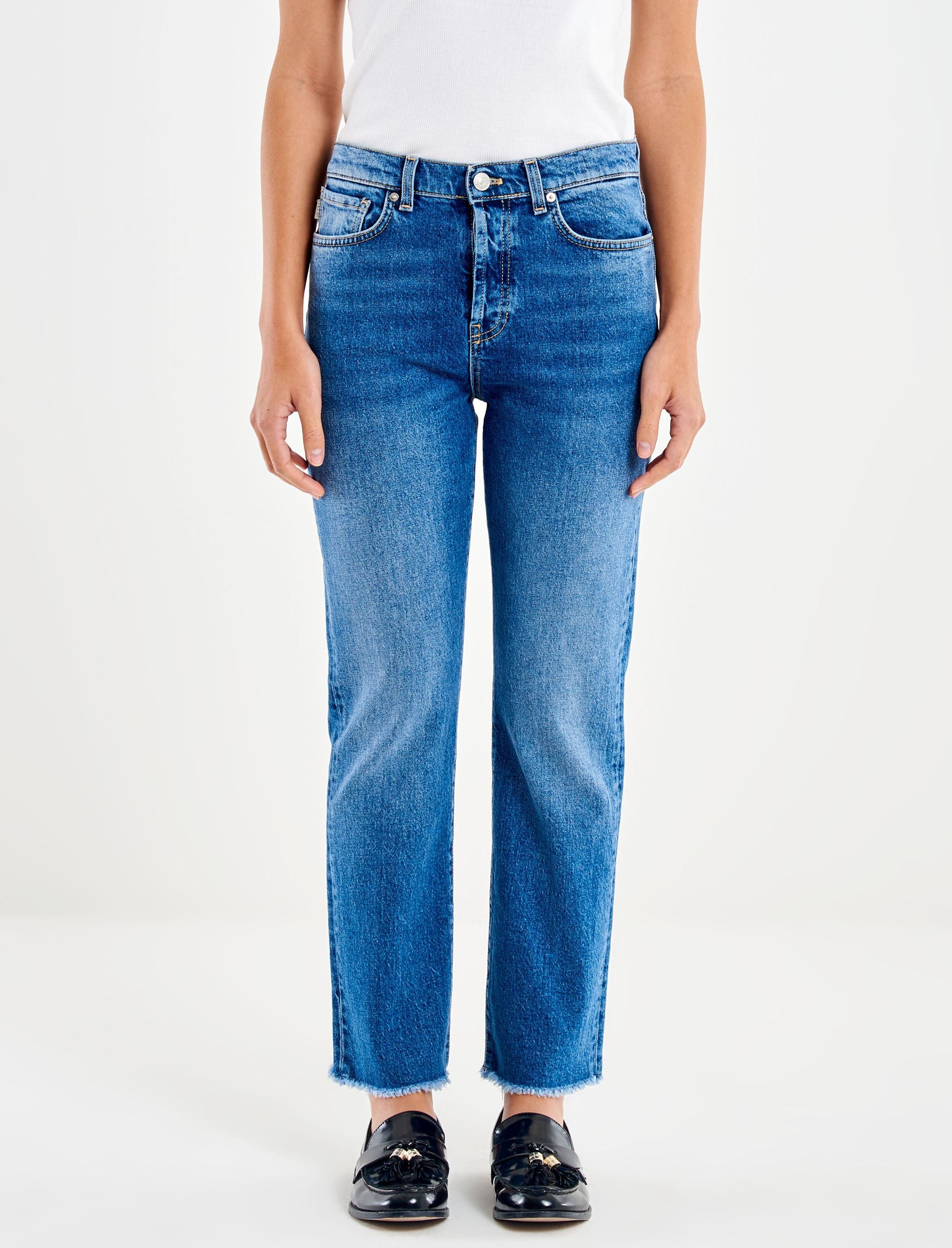 Jeans Vicolo Bella Cropped DAB5019 vita alta gamba dritta fondo sfrangiato denim blu donna vista frontale