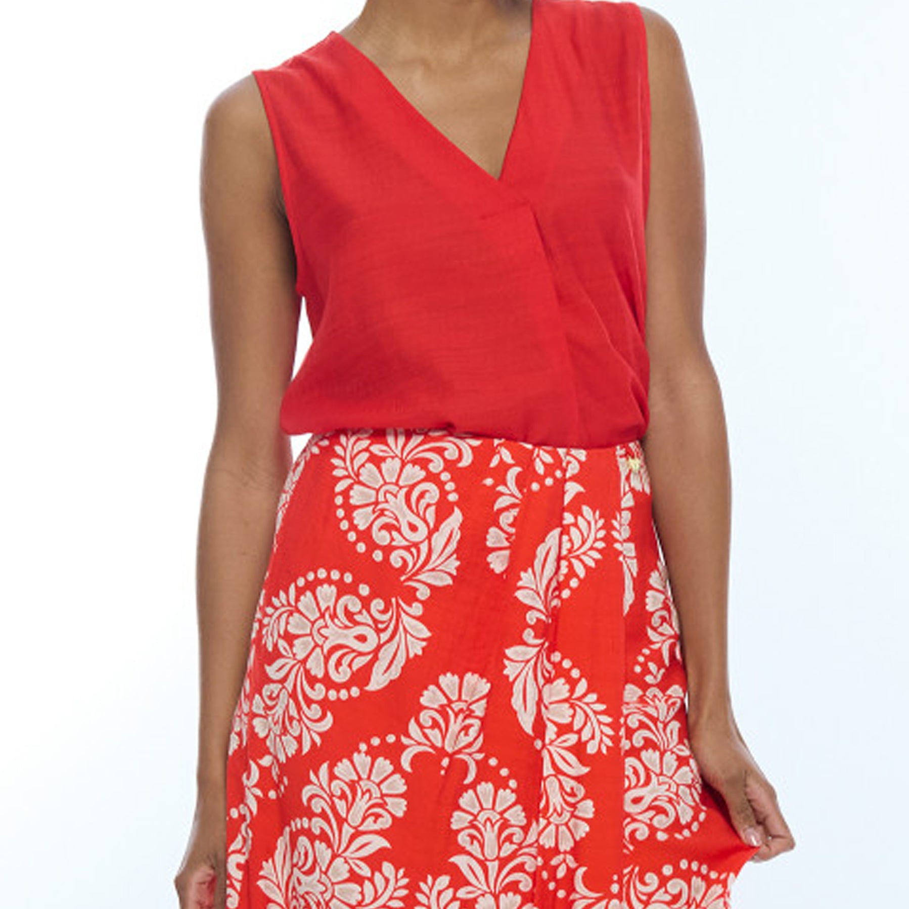Top a pieghe scollo a V Lola Casademunt LS2615093 Rosso
