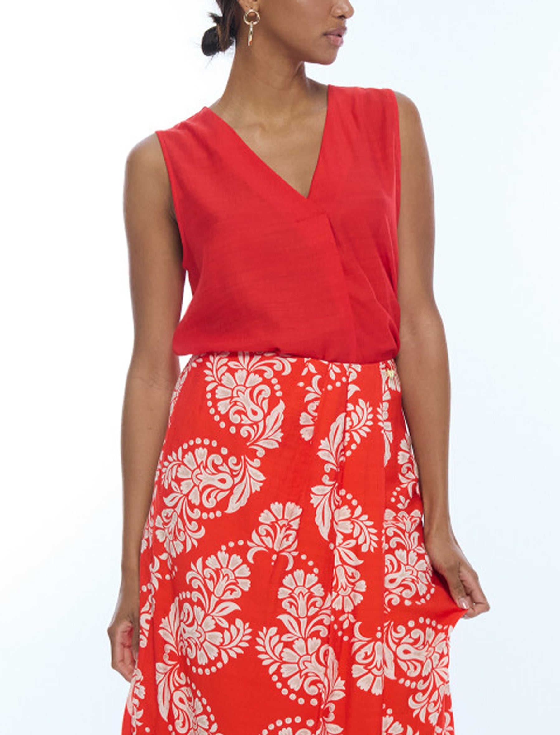 Top a pieghe scollo a V Lola Casademunt LS2615093 Rosso