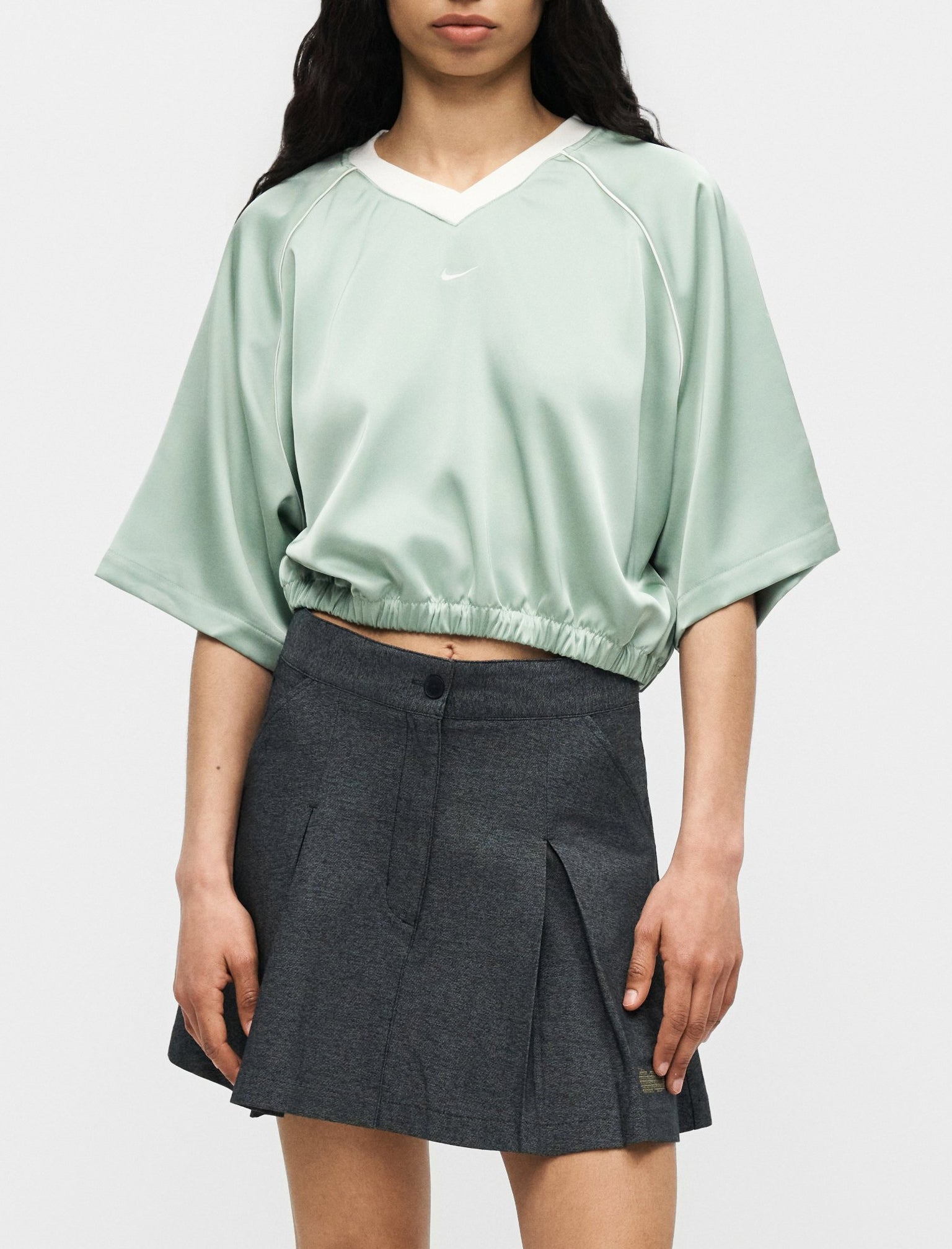 Top oversize satin Nike Sportswear IH1330-006 donna colore Steam/(Sail)