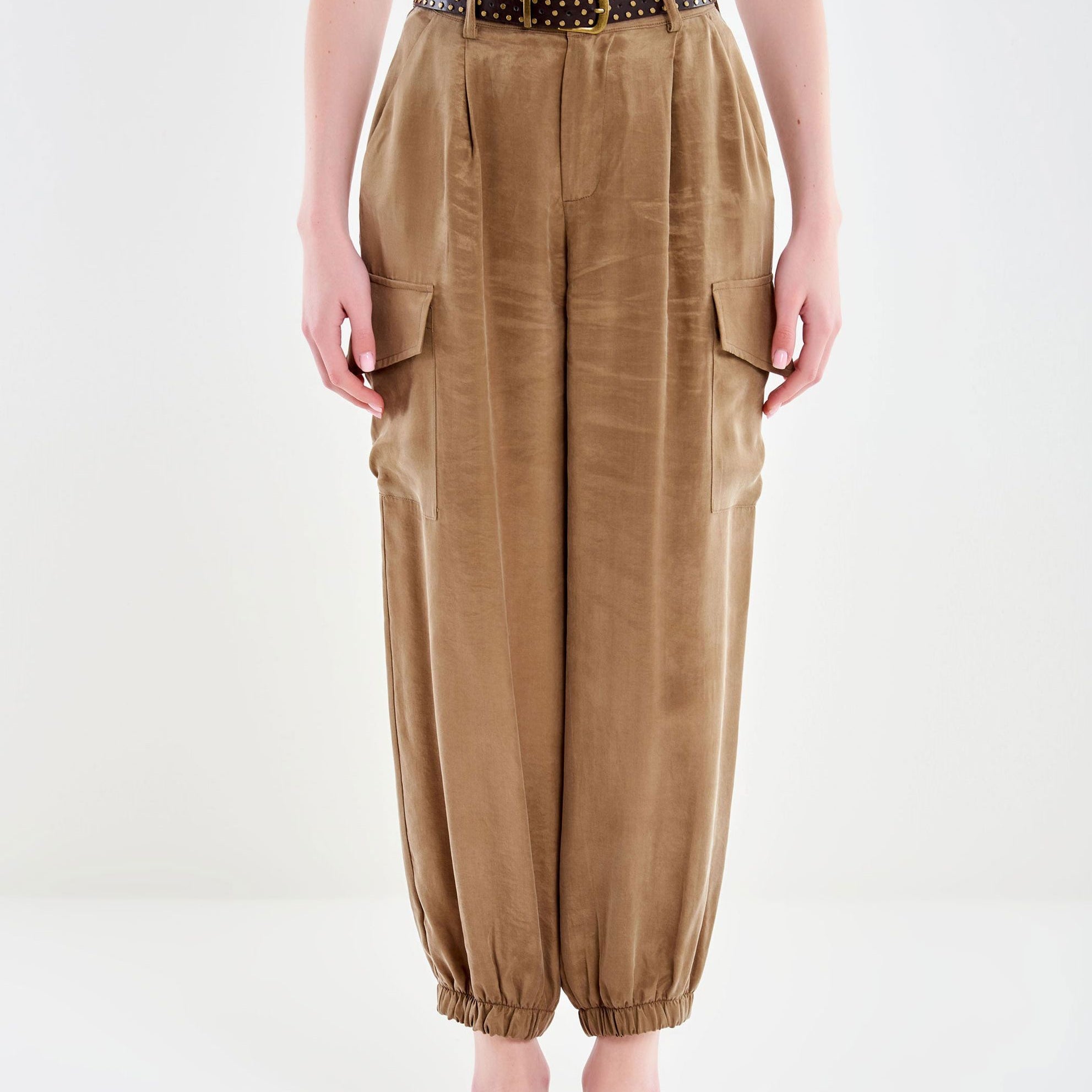 Pantalone verde Vicolo TAB0125 – vista frontale con tasconi laterali e cintura borchiette