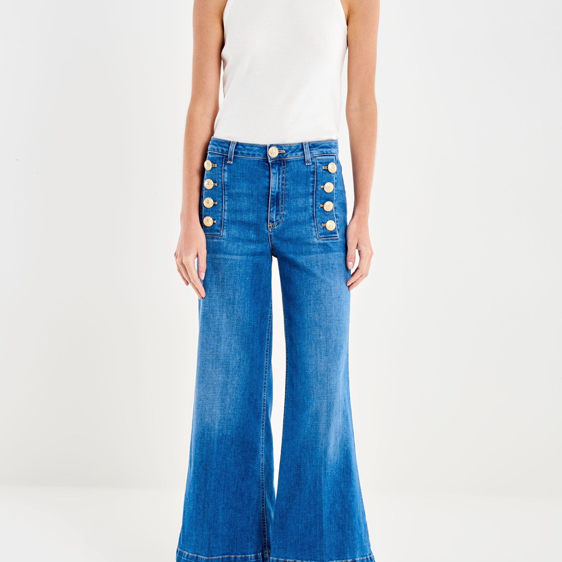 Jeans Vicolo Cristina DAB5046 wide leg vita media denim chiaro bottoni araldici oro donna vista frontale