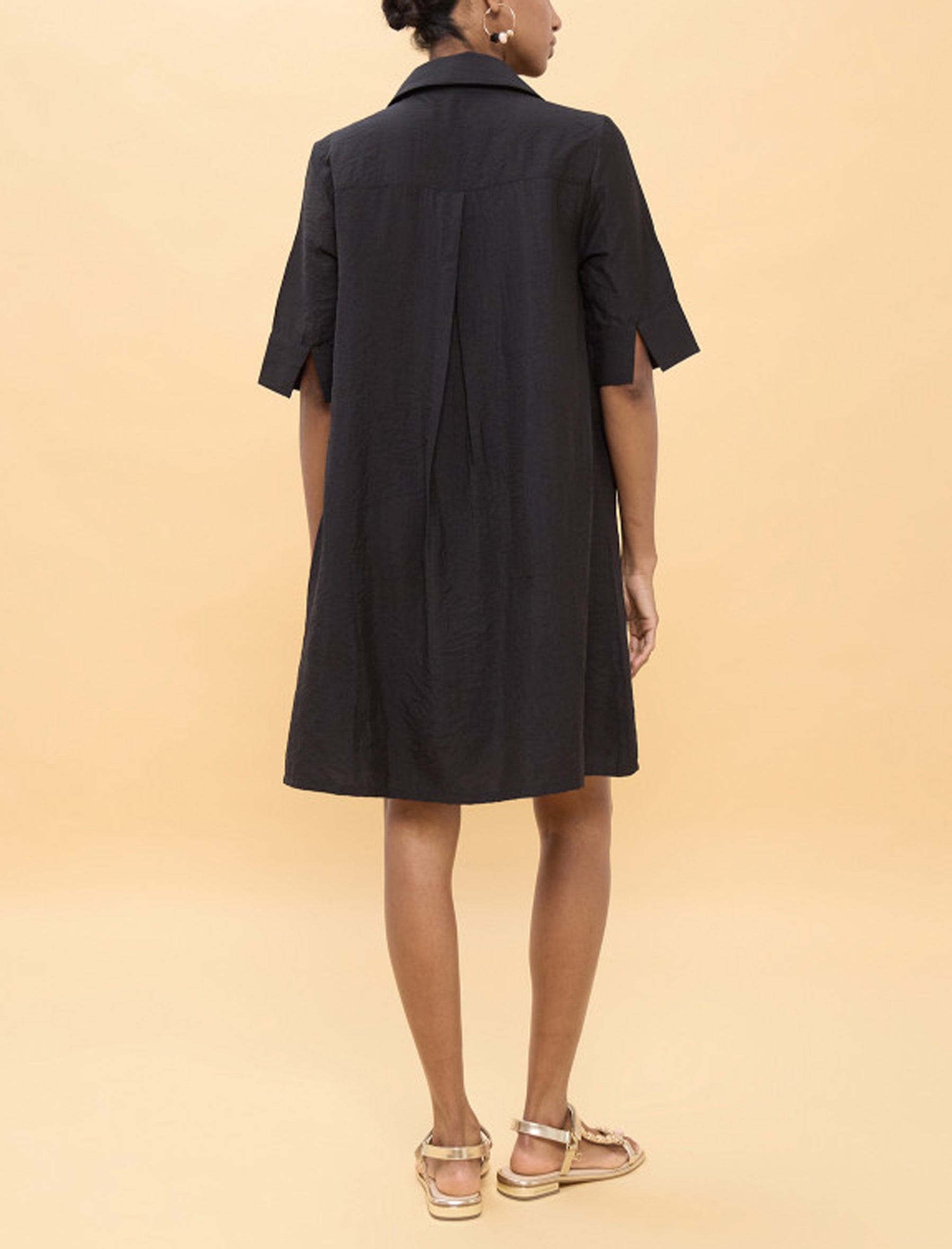 Abito corto con dettagli di palme tono su tono Lola Casademunt LS2616034 Nero