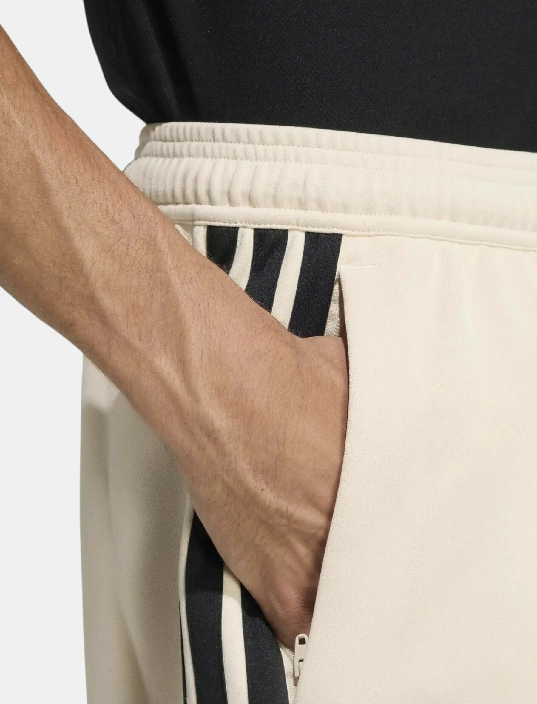 Dettaglio tessuto shorts Adidas House Of Tiro KC2896 Crystal Linen uomo