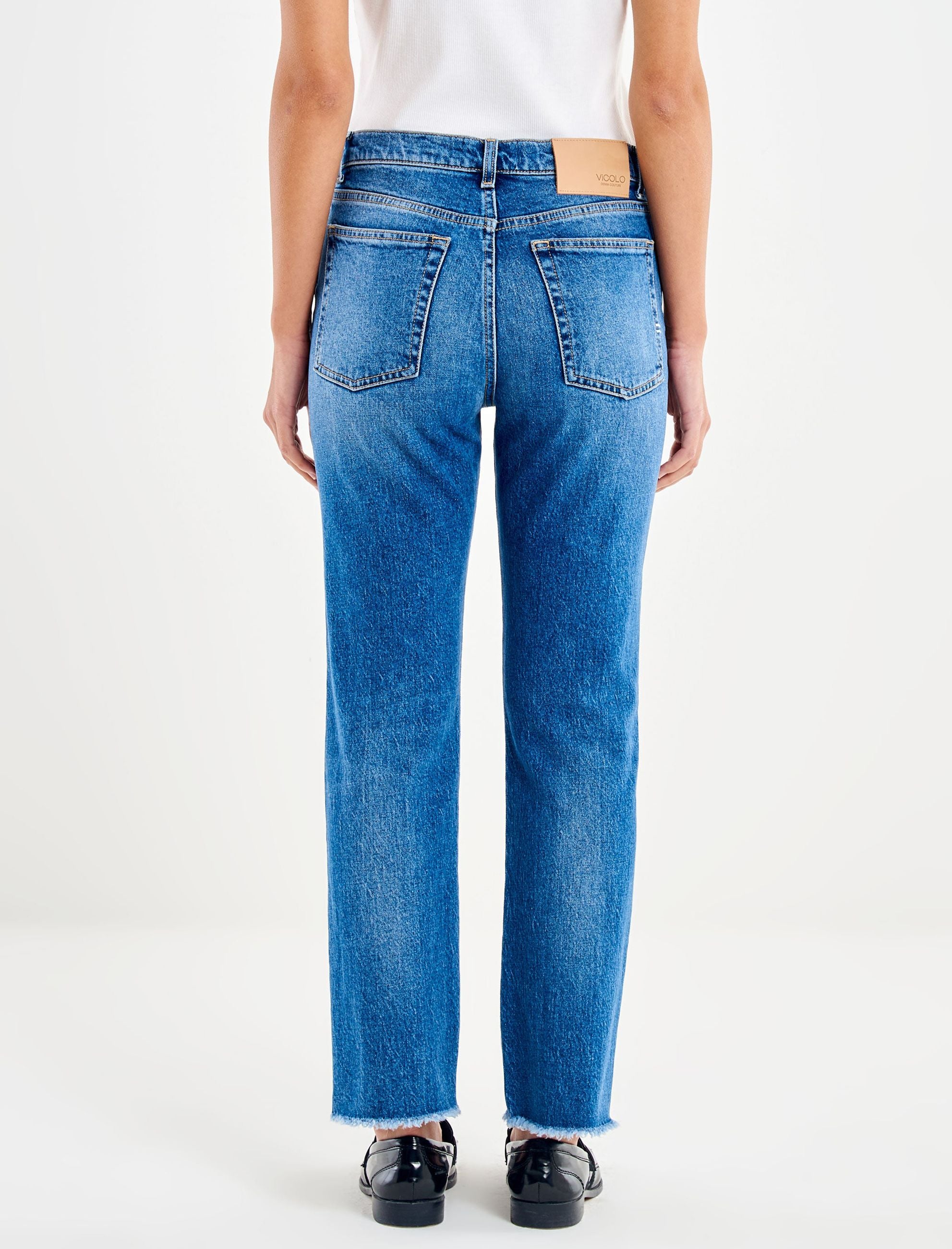 Jeans Vicolo Bella Cropped DAB5019 vita alta gamba dritta fondo sfrangiato denim blu donna vista posteriore