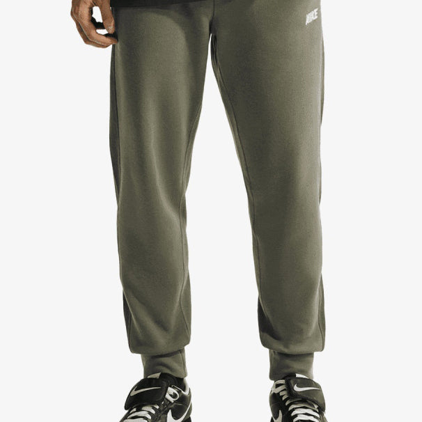 Joggers Nike Club Varsity IO3176-222 Medium Olive/White Uomo