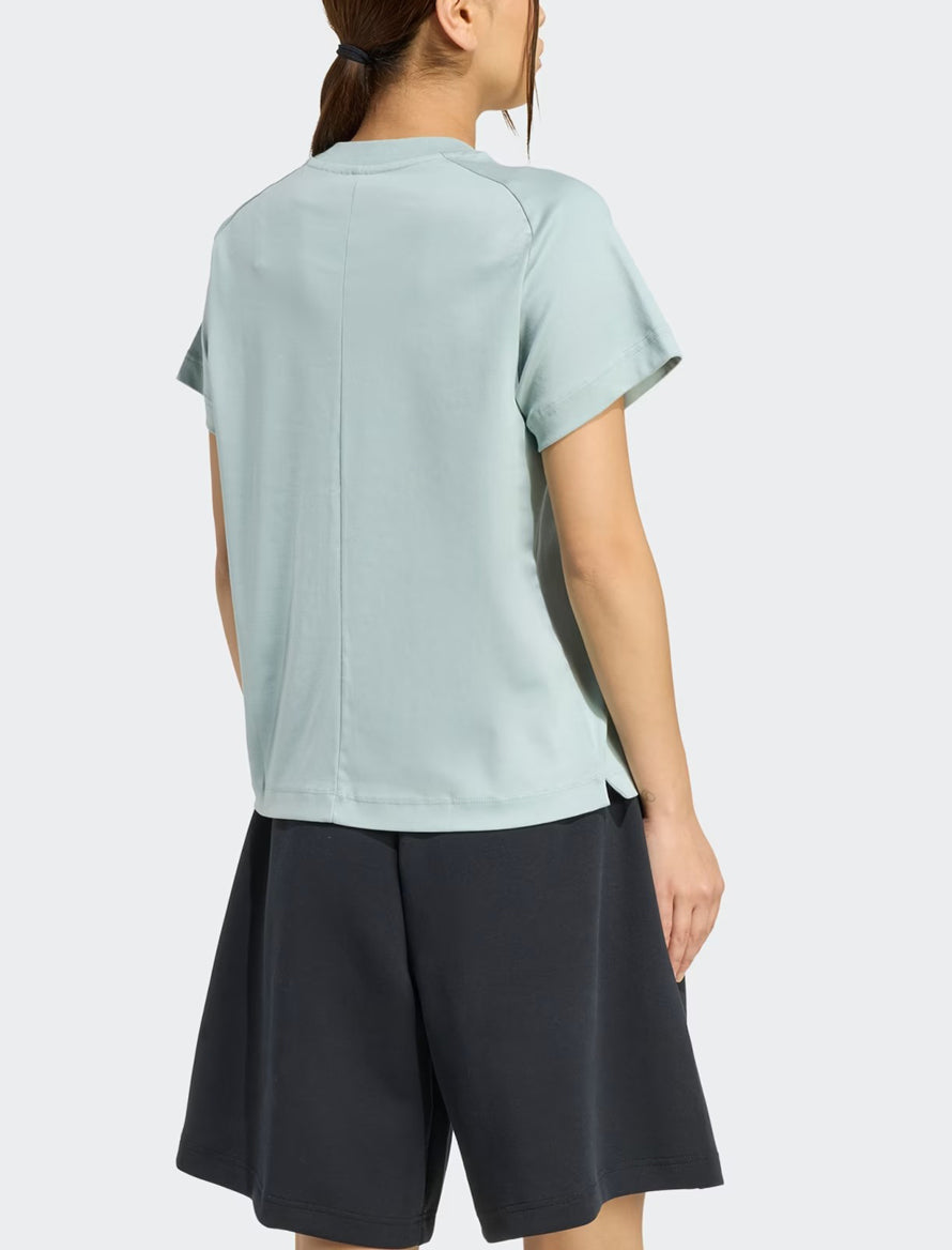 Adidas Soft Lux Tee KC9820 t-shirt donna verde wonder sage, tessuto effetto pesca con modal, manica raglan e logo 3 Bar
