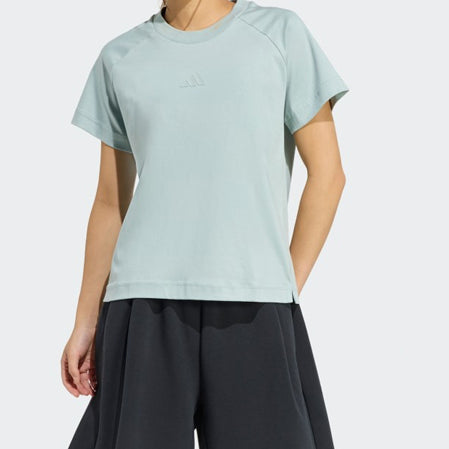 Adidas Soft Lux Tee KC9820 t-shirt donna verde wonder sage, tessuto effetto pesca con modal, manica raglan e logo 3 Bar
