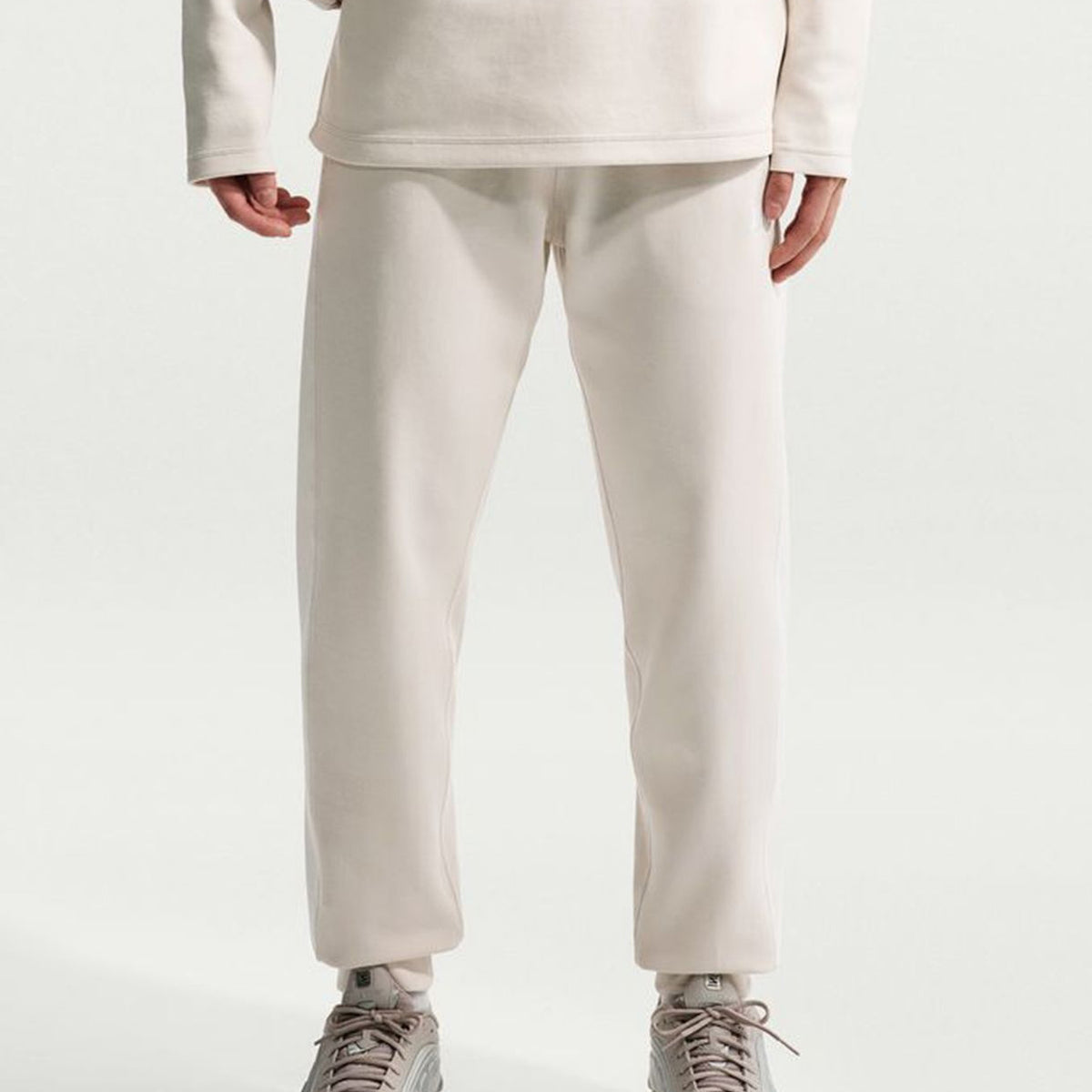 Joggers Nike Club Varsity IO1376-104 Lt Orewood Brn/Phantom/(White) Uomo