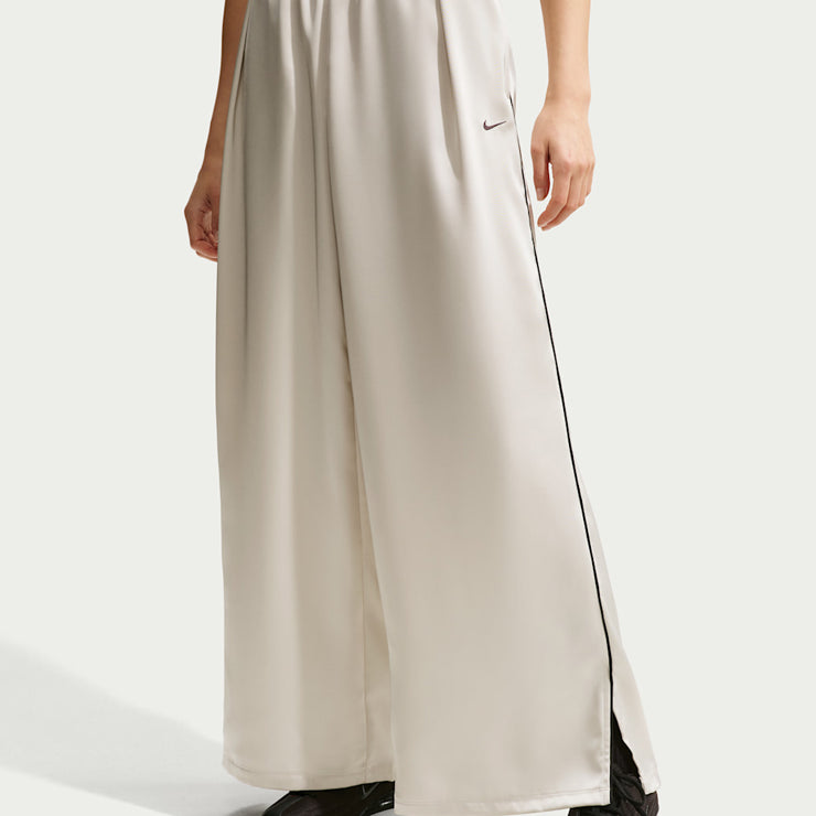 Pantaloni a vita media in raso Nike IH1326-072 Light Bone (Black) Donna