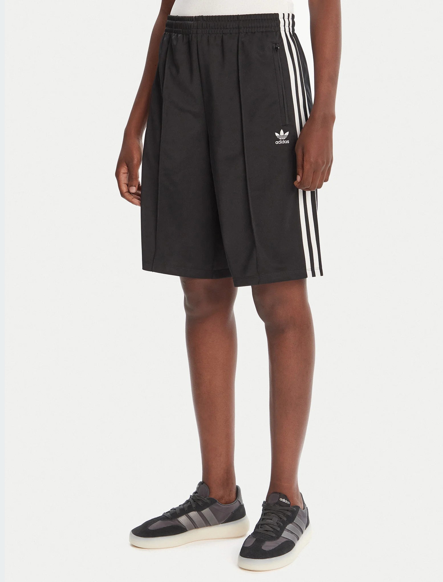 Shorts Adidas Adicolor Firebird Loose Fit JD0286 neri donna vista frontale