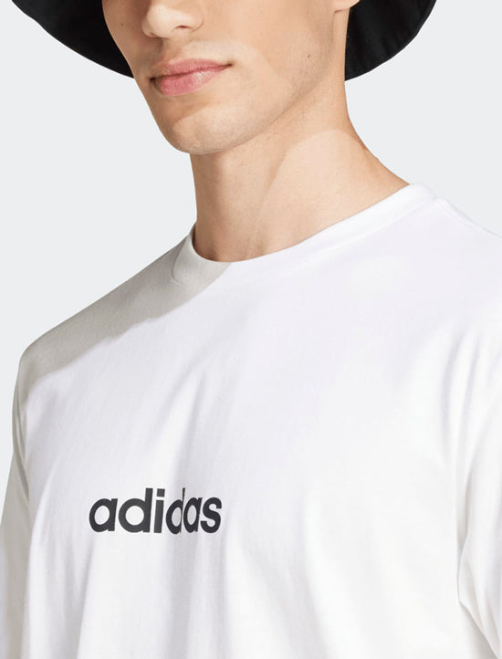 Dettaglio logo Linear Adidas t-shirt JE9000 bianca uomo