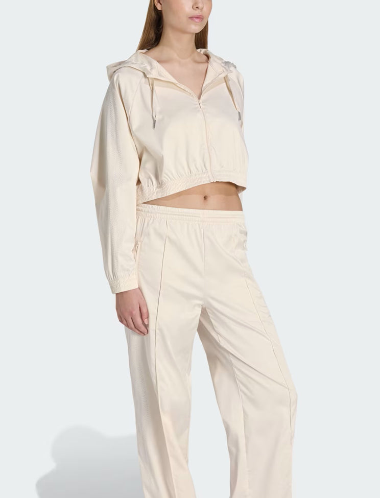 Adidas Felpa Corta Zip KE3391 Wonder White – felpa donna indossata, vista laterale