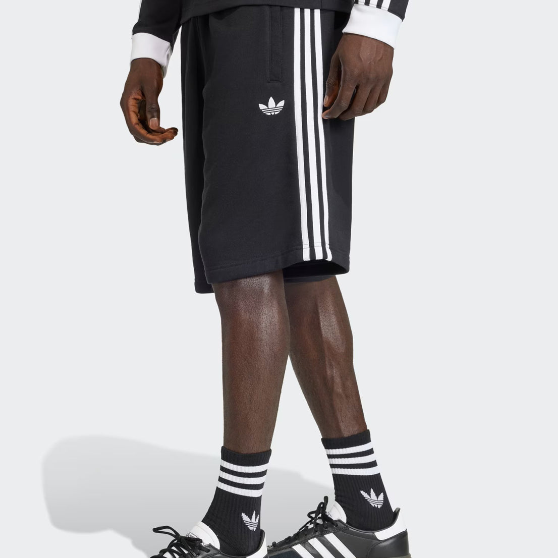 Adidas Shorts 3 Stripes KE3566 Nero – shorts uomo indossati, vista frontale e laterale