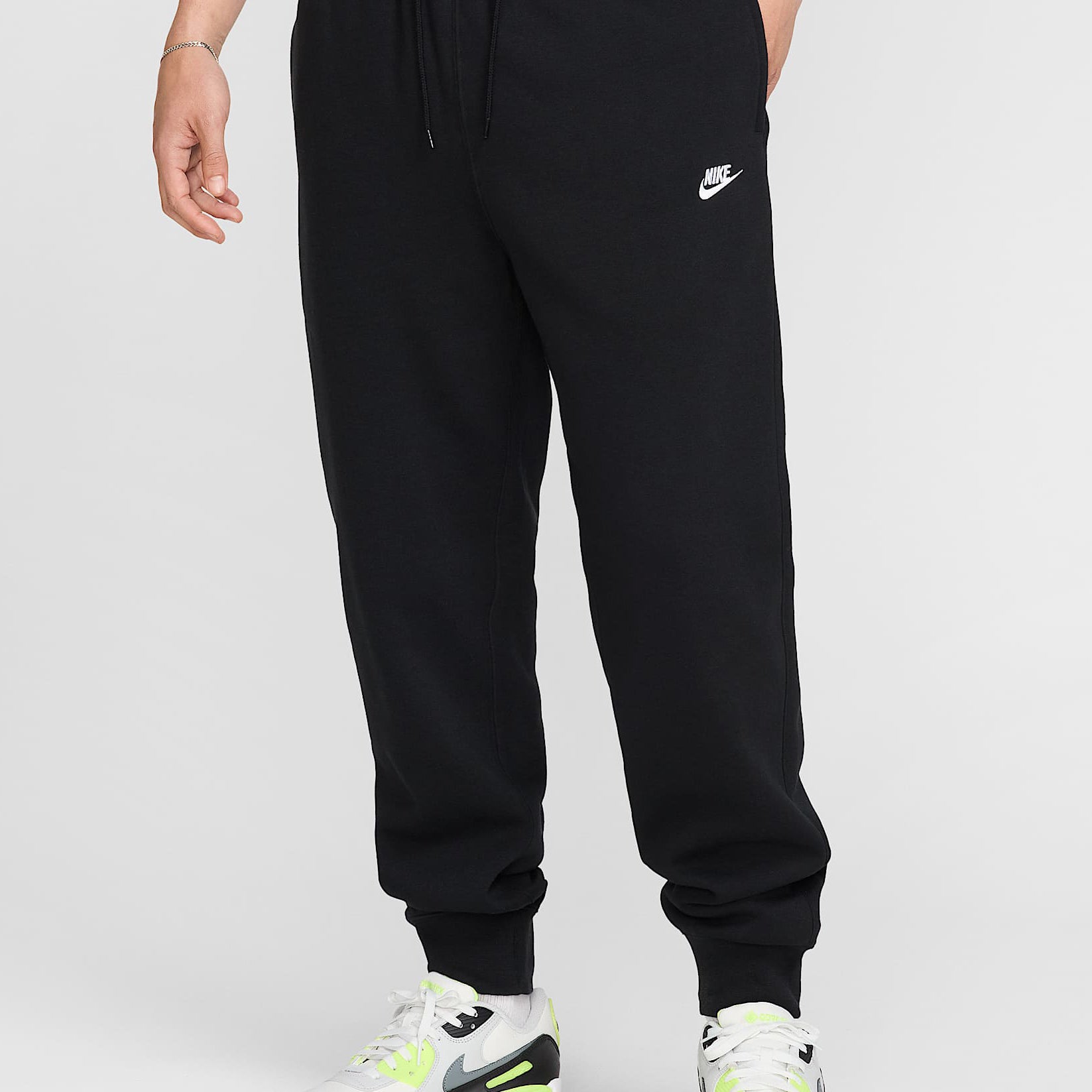 Pantaloni jogger Nike Club FN3787 010 Nero/bianco Uomo