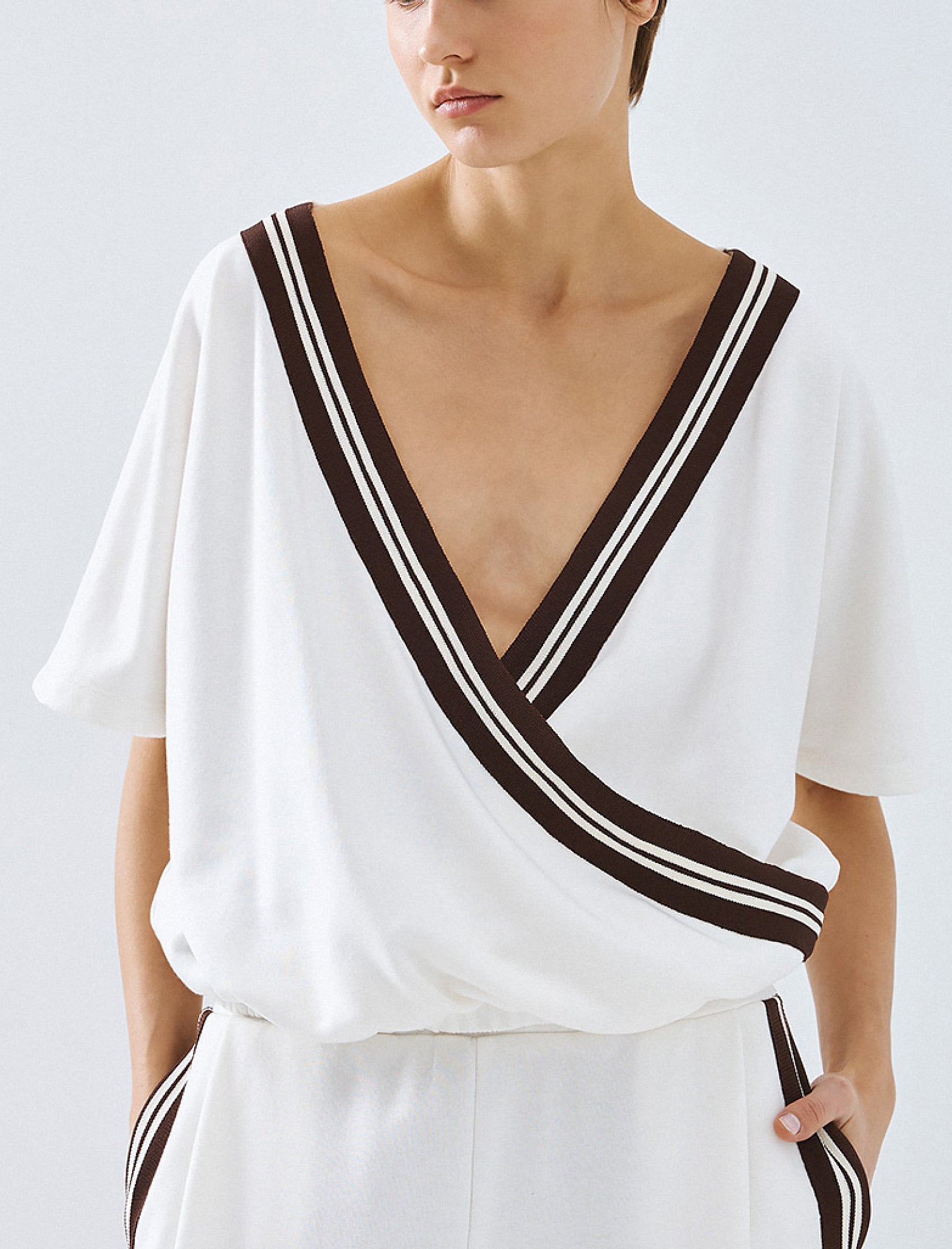 Maglia con scollo e dettagli a righe Access Fashion 63-5045-766 Bianco