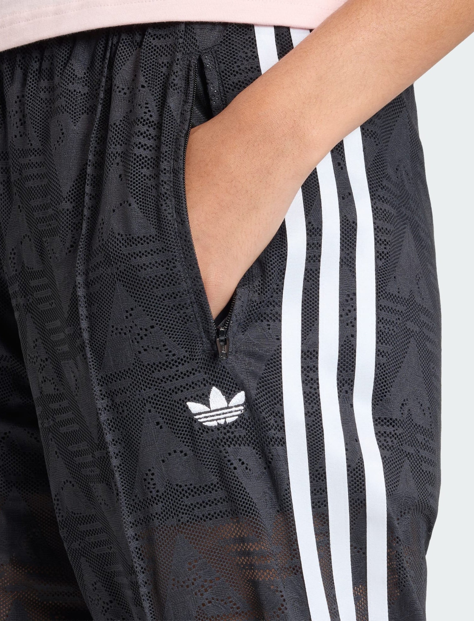 Vista laterale pantaloni Adidas Classic Lace Firebird KD0346 neri donna
