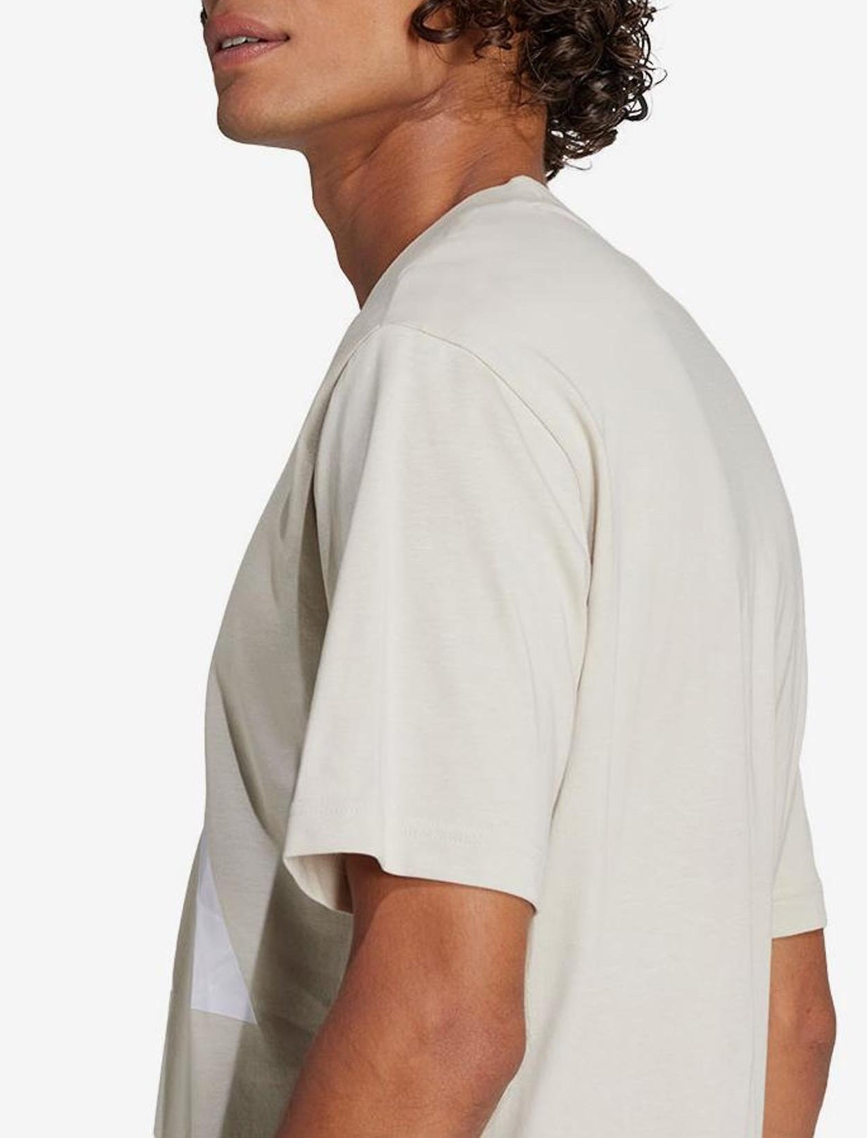 Dettaglio 3 Bar Logo oversize t-shirt Adidas Essentials JE8933 Wonder Alumina