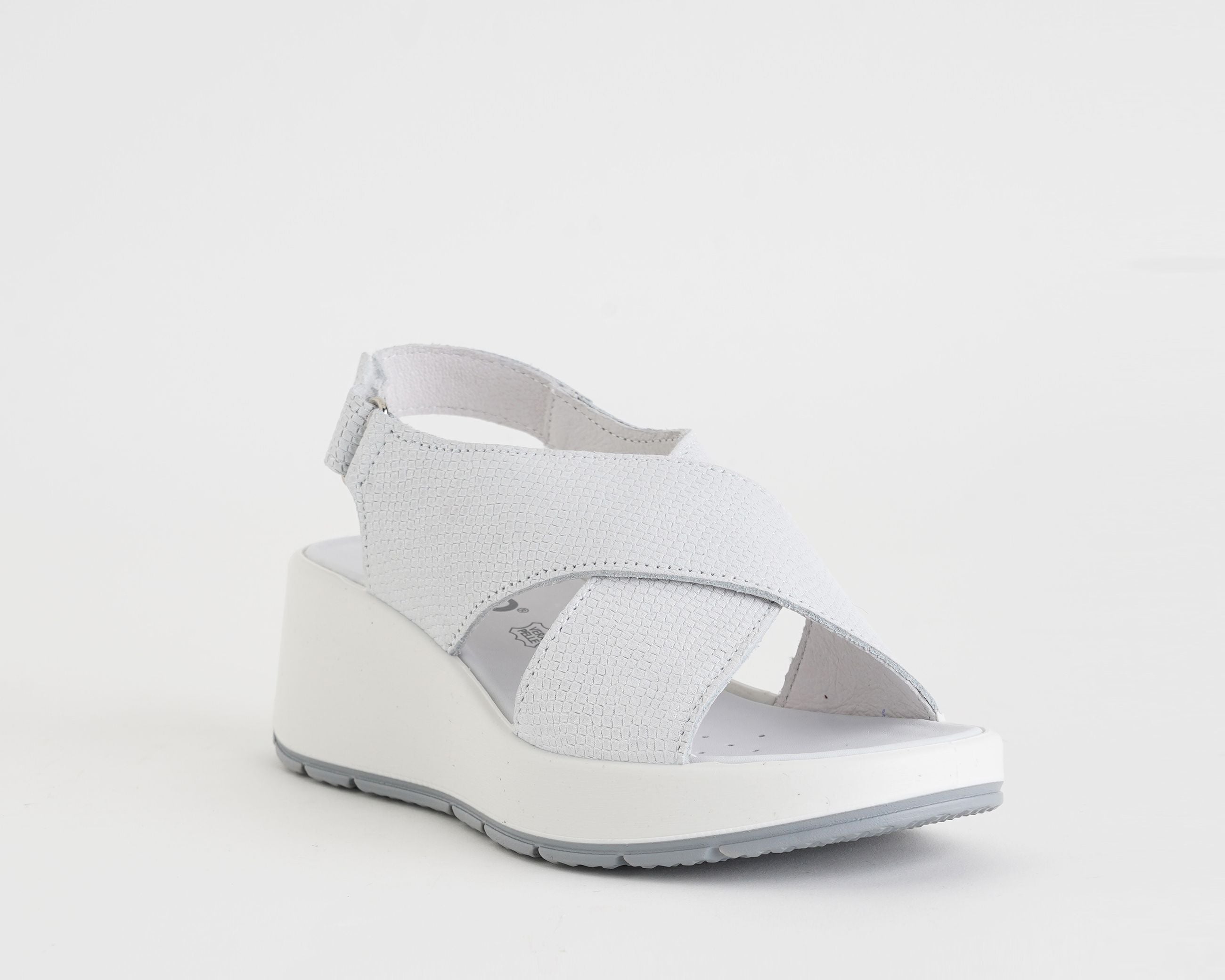 Sandali con zeppa IGI&CO 1163422 in nabuk bianco da donna, cinturino con strappo, suola in gomma, altezza 50 mm