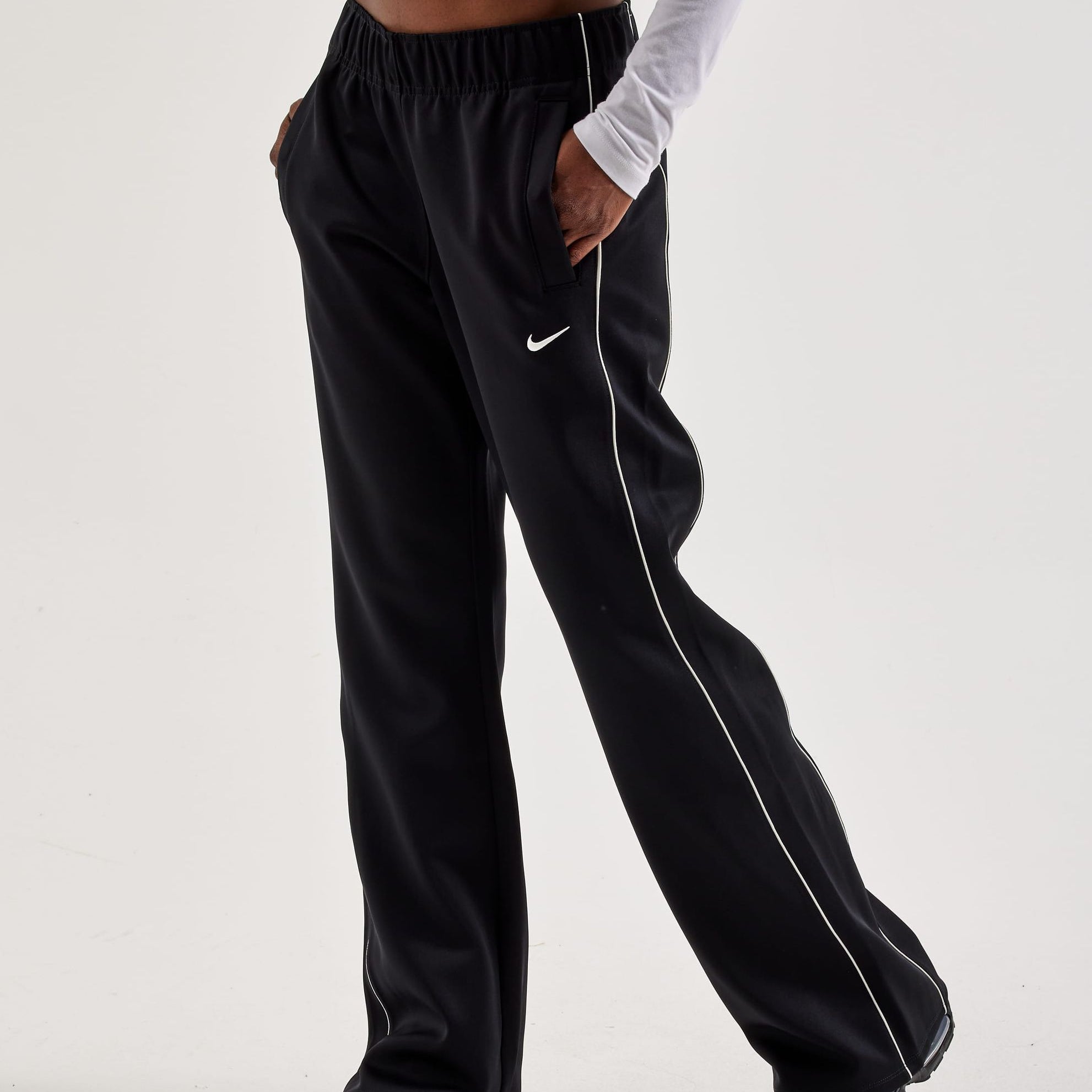 Pantaloni NIKE SPORTSWEAR WINDRUNNER HJ1016-011 Donna