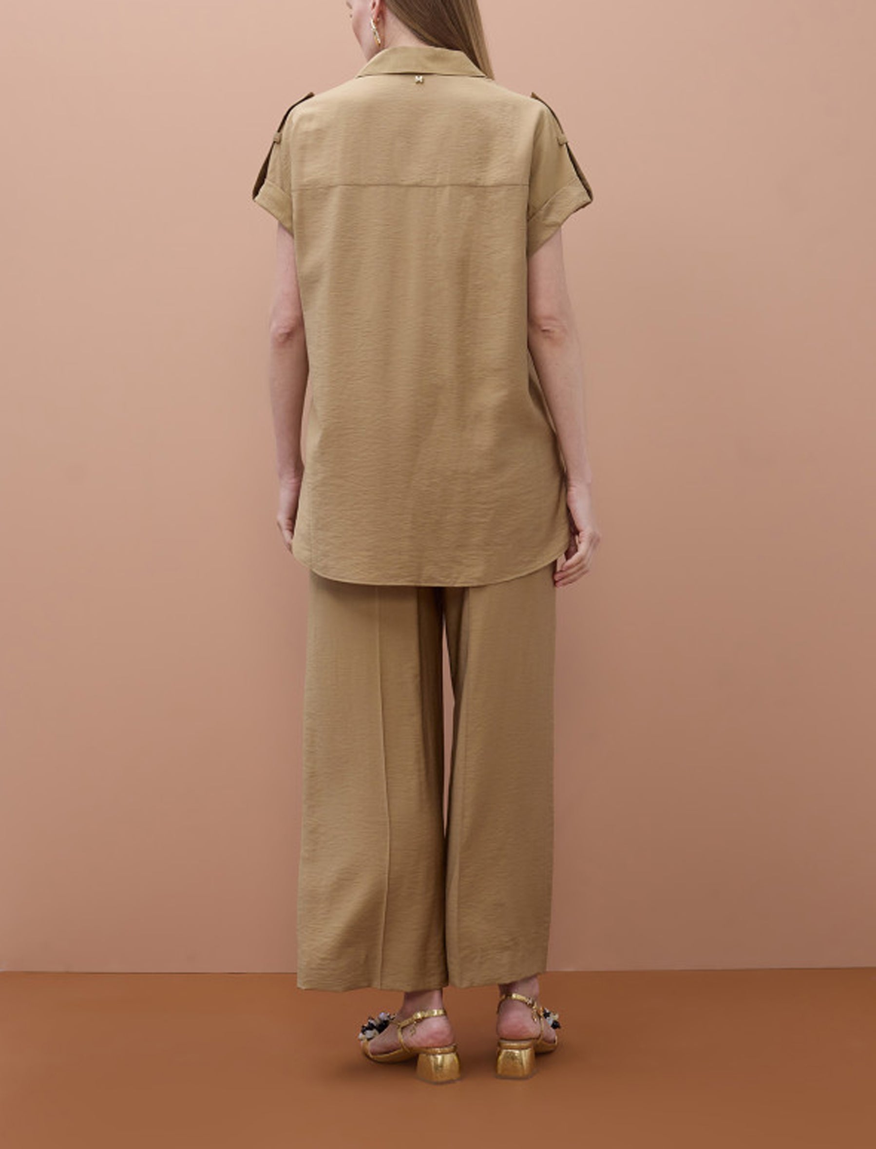 Camicia senza maniche con tasche Lola Casademunt MS2615036 Camel