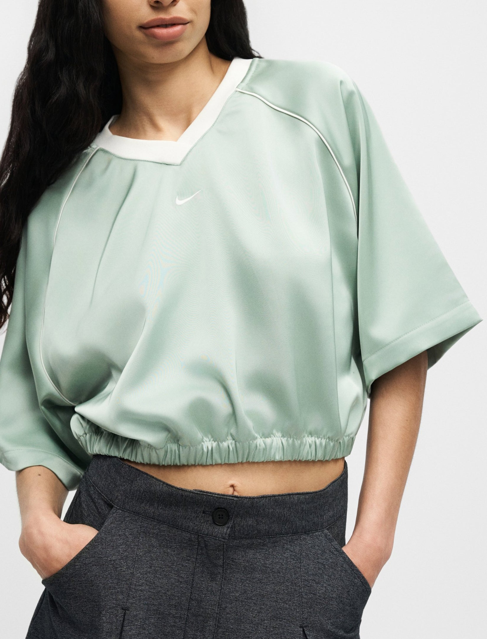 Top oversize satin Nike Sportswear IH1330-006 donna colore Steam/(Sail)