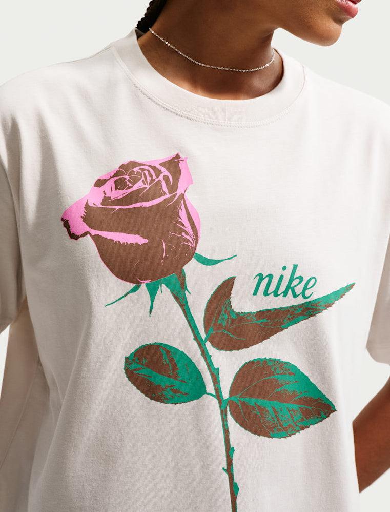 T-Shirt Oversize Nike Sportswear Classic IR7826-072 Donna Light Bone | Manfrellotti