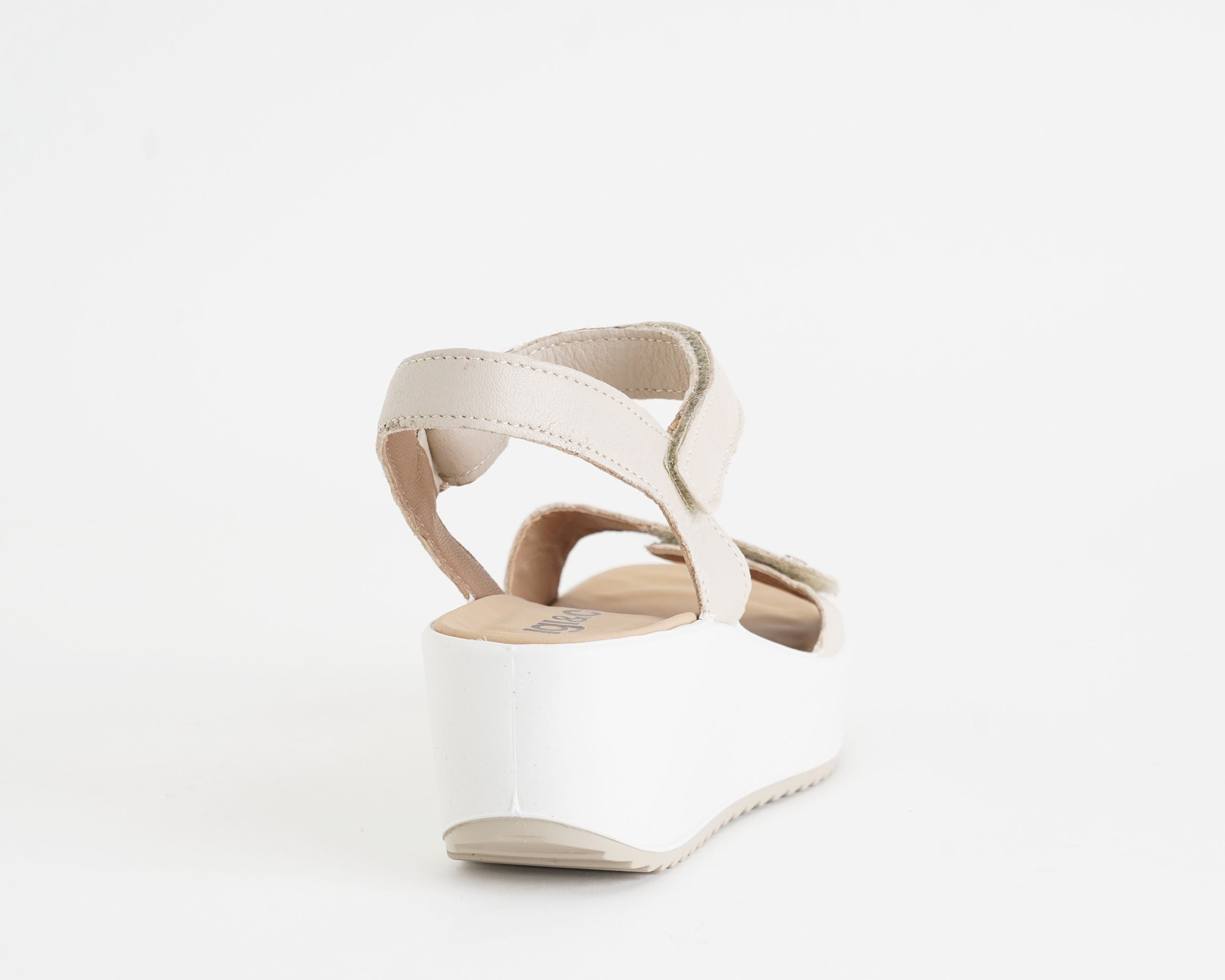 Sandali con zeppa IGI&CO 1161622 panna da donna, tomaia in pelle con strappi, zeppa 55 mm
