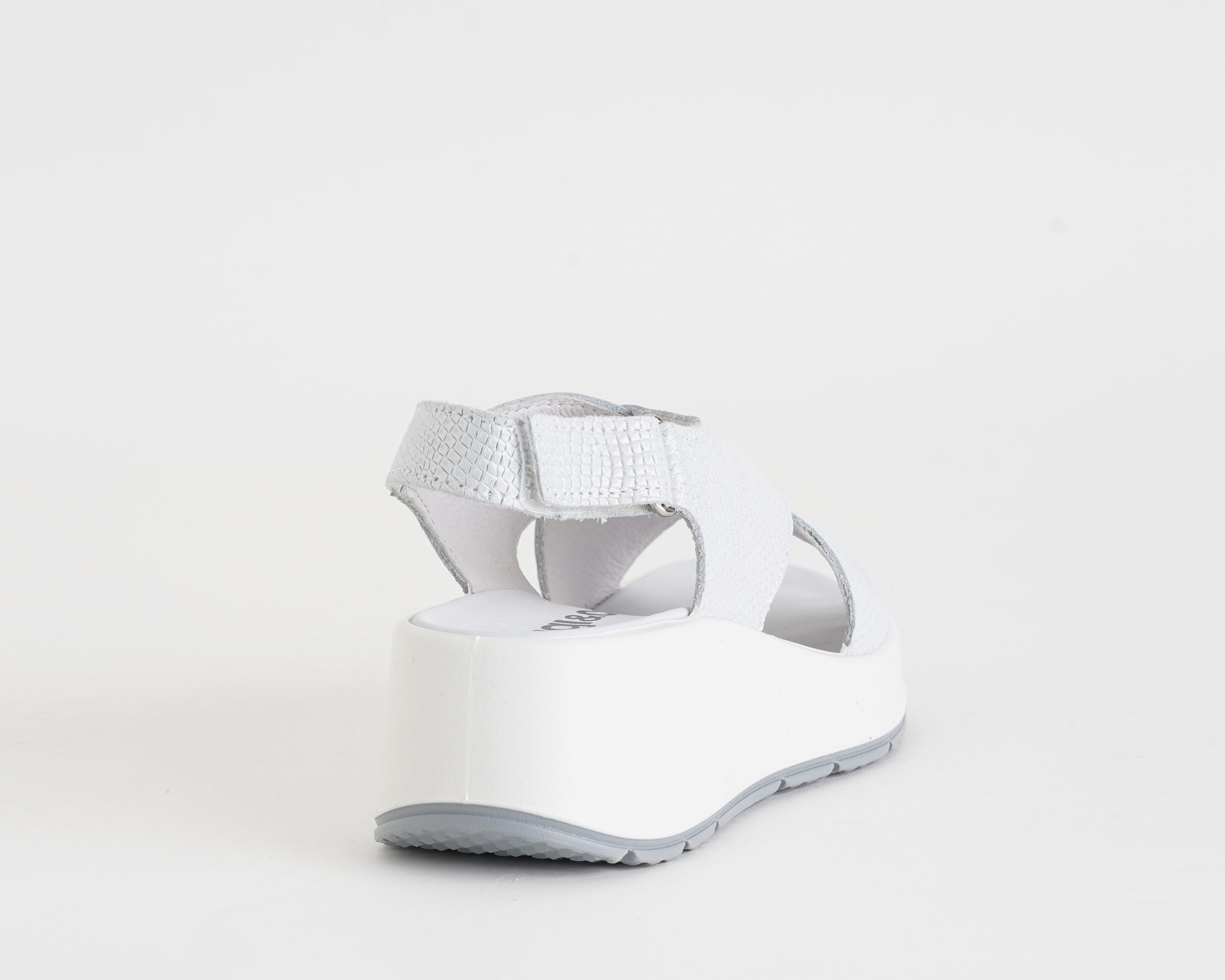 Sandali con zeppa IGI&CO 1163422 in nabuk bianco da donna, cinturino con strappo, suola in gomma, altezza 50 mm