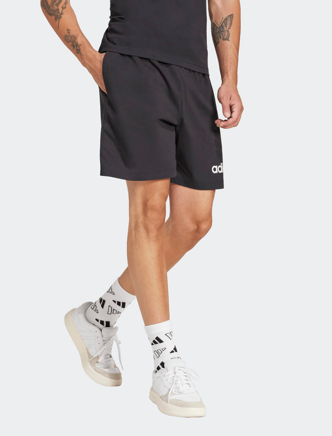 Vista laterale shorts Adidas Essentials Linear JE9012 nero uomo