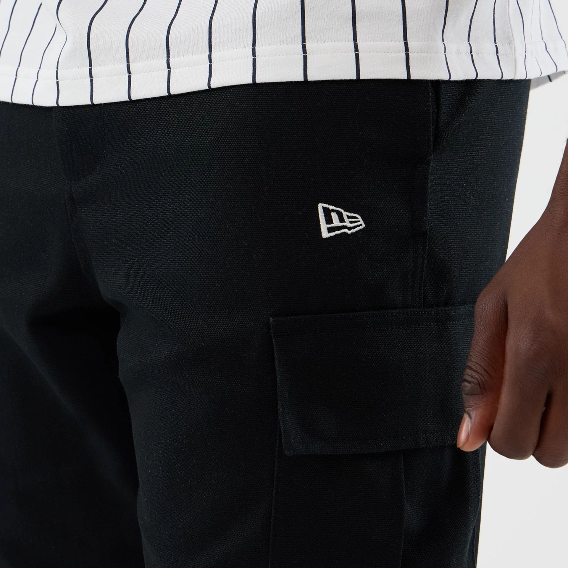 Shorts cargo New Era 60856201 uomo colore nero Black (001)