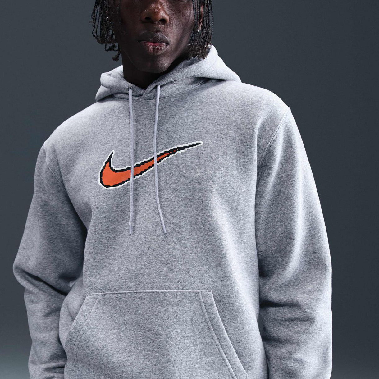 Felpa con cappuccio Nike Club Varsity HV0854 063 Uomo