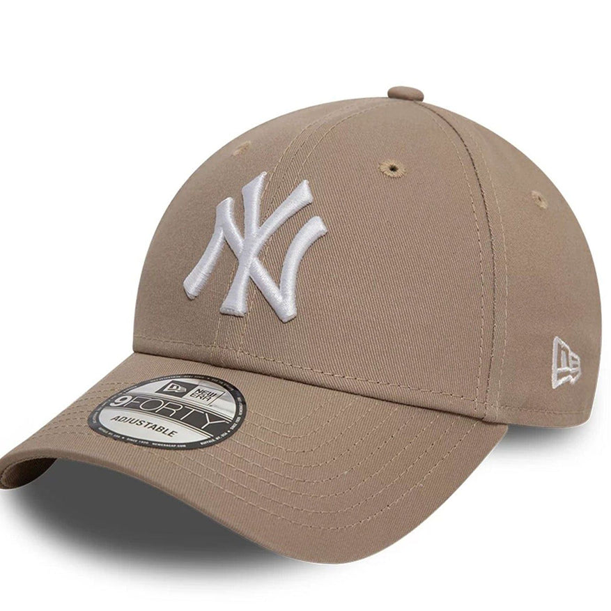 Cappello New Era 9FORTY New York Yankees Essential 60471457 Marrone Pastello Unisex Uomo Donna