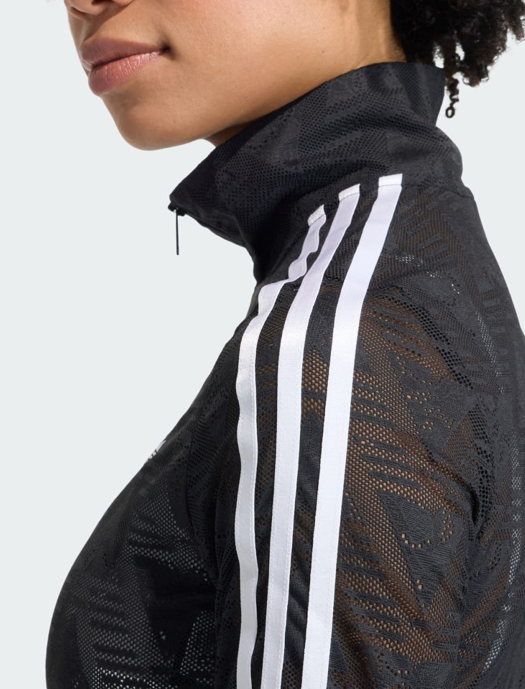 Dettaglio pizzo top Adidas Classic Lace Firebird KD0349 nero donna