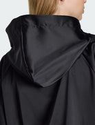 Vista posteriore cappuccio felpa corta Adidas Pearl KC7864 nera donna