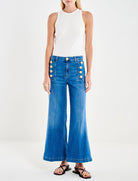 Jeans Vicolo Cristina DAB5046 wide leg vita media denim chiaro bottoni araldici oro donna vista frontale