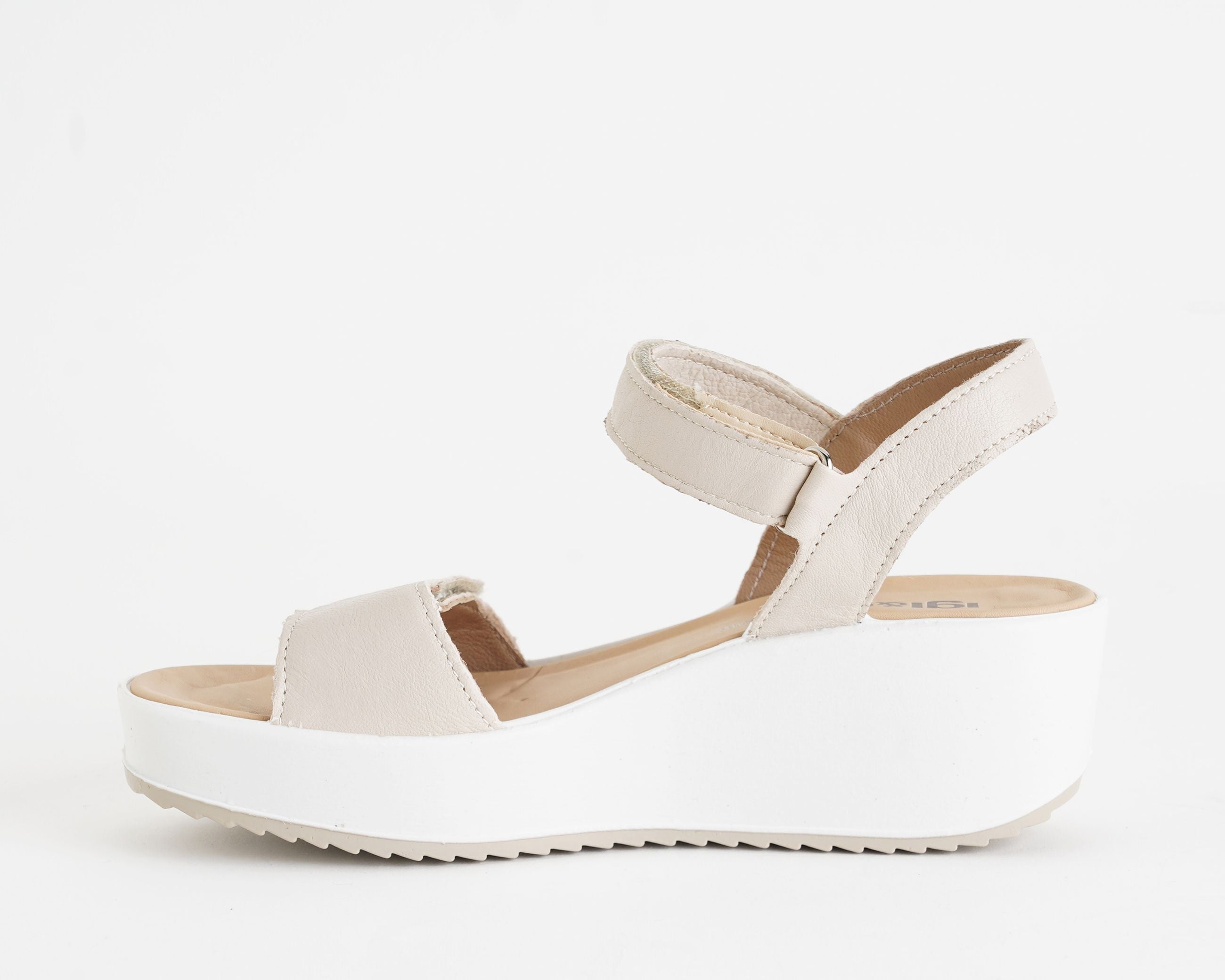 Sandali con zeppa IGI&CO 1161622 panna da donna, tomaia in pelle con strappi, zeppa 55 mm

