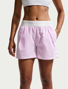 Shorts a righe Nike Sportswear Chill Poplin II4230-503 donna colore Lt Magenta/Pink Foam/(Summit White)