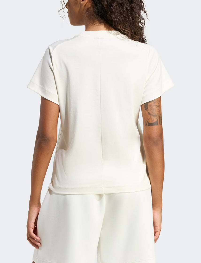 Adidas Soft Lux Tee KC9818 Off White – T-shirt donna indossata, vista posteriore