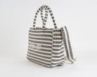 Borsa a spalla Marc Ellis Buby M Indy 26 Variant 01 – vista laterale, profilo H.30×L.48×P.17 cm con tracolla in tessuto regolabile e tirazip logato
