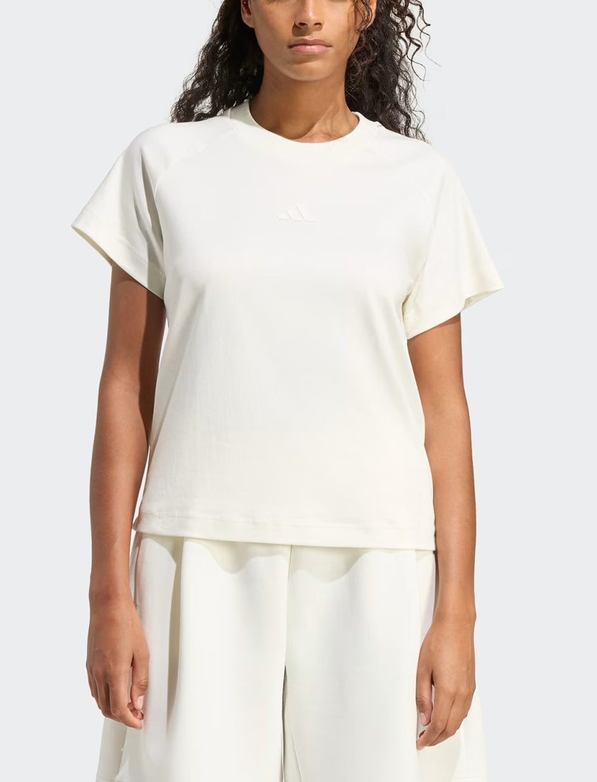 Adidas Soft Lux Tee KC9818 Off White – T-shirt donna indossata, vista frontale