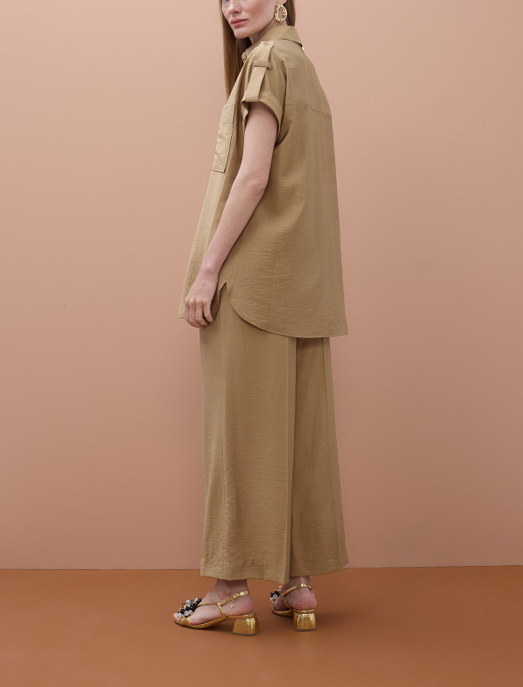 Camicia senza maniche con tasche Lola Casademunt MS2615036 Camel