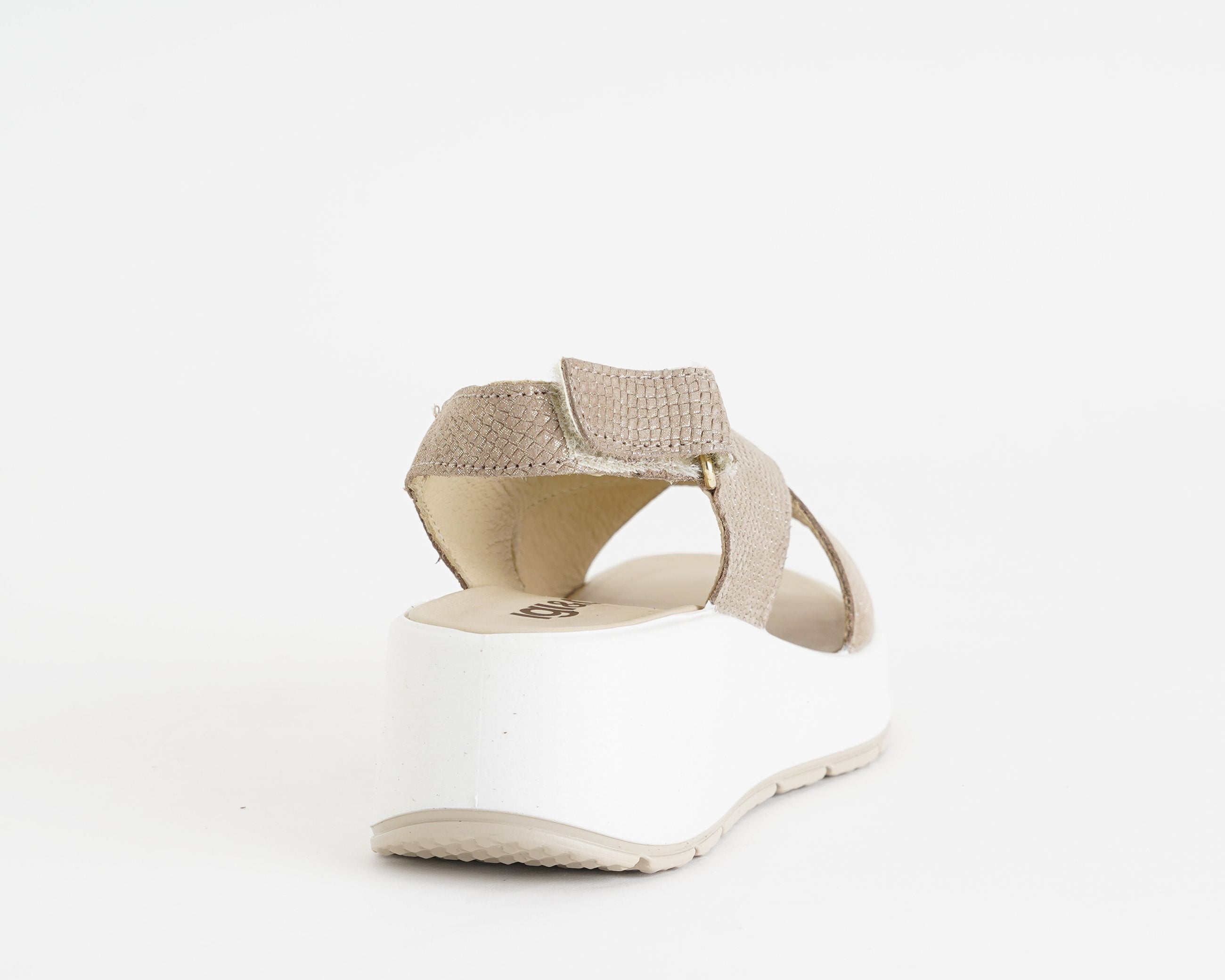 Sandalo con zeppa IGI&CO 1163411 champagne da donna, tomaia in pelle e cinturino con strappo, zeppa 50
