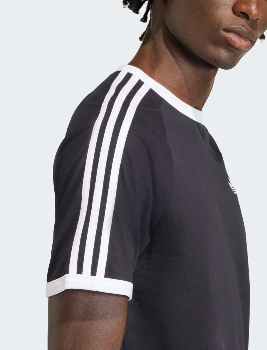 Adidas T-Shirt 3 Stripes KE3538 – dettaglio manica con le 3 strisce iconiche