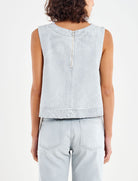 Top denim grigio Vicolo DAB5111 – vista posteriore con zip e dettaglio spacchi