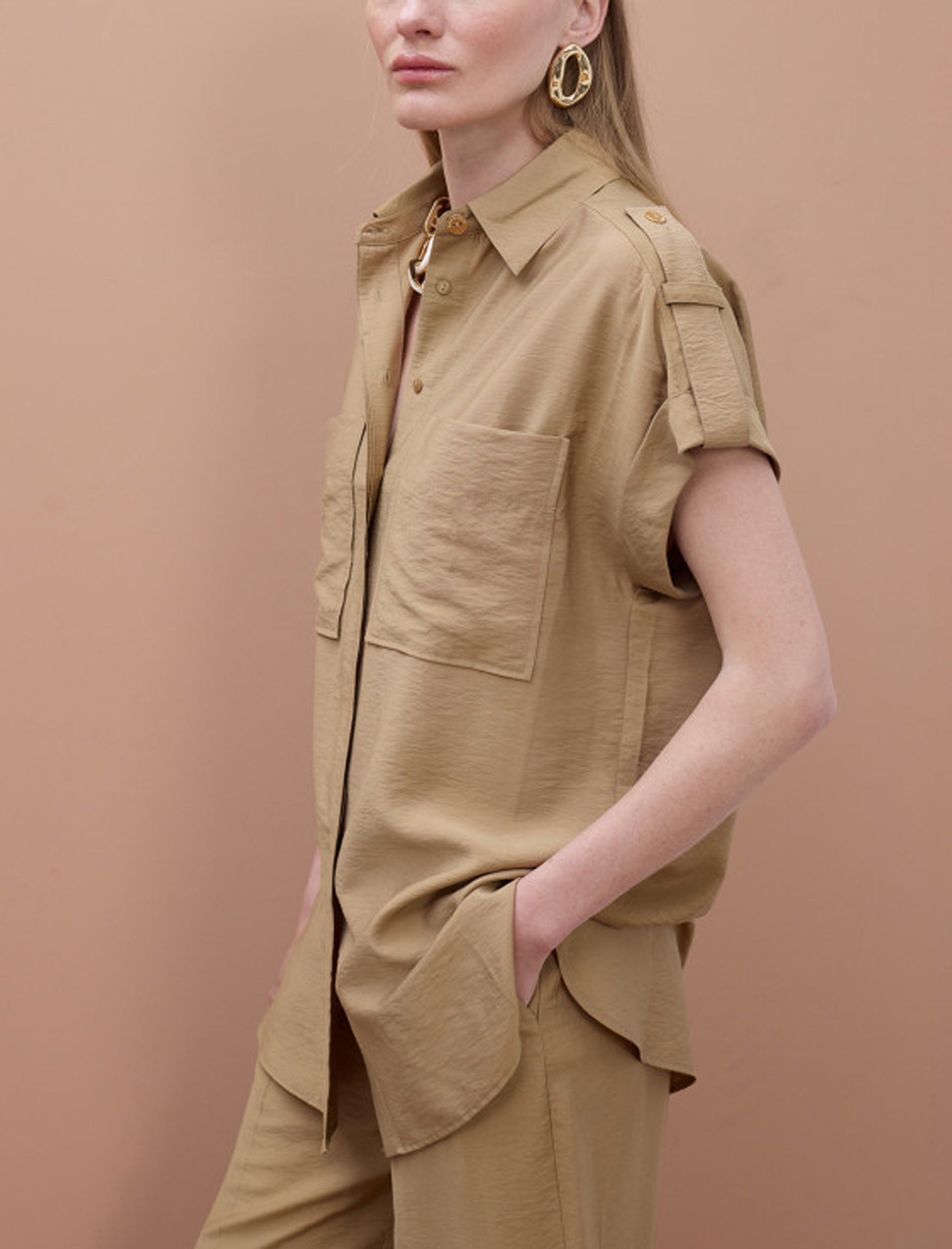 Camicia senza maniche con tasche Lola Casademunt MS2615036 Camel