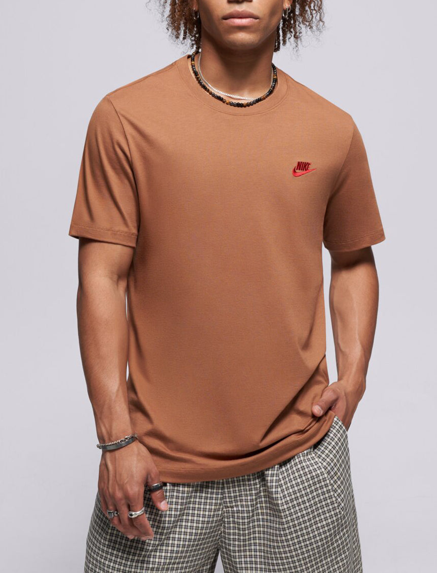 T-Shirt Nike Sportswear Club AR4997-270 Ale Brown/Tough Red Uomo
