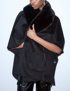 Poncho in montone sintetico Liu Jo 2F6045 T0300 Nero